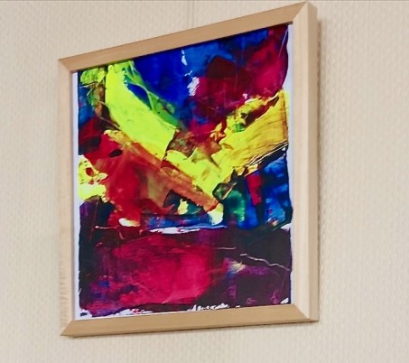 Foto von einem abstrakten Bild. Kräftige Farbtöne sind ineinander verwischt.