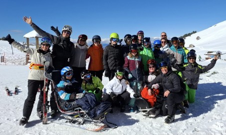 Gruppenbild mit 21 Personen.